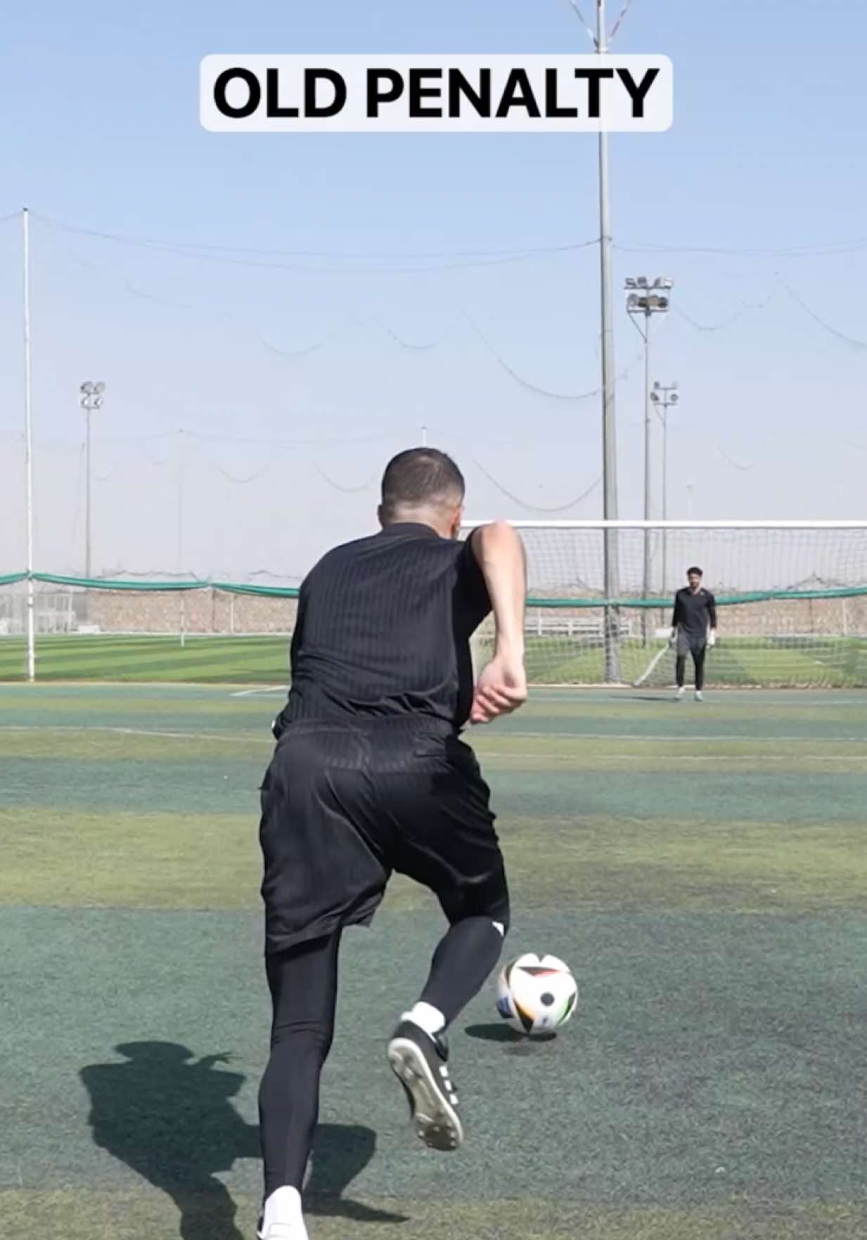 A post by @bashar_arabi on TikTok caption: الفرق بين كرة القدم القديمة والحديثة!🔥 #بشار_عربي #bashar_arabi 