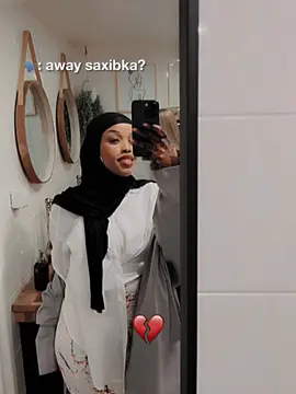 A post by @farhiya44 on TikTok caption: 😍🥀#CapCut #fyp #farhiyabrown #foruyou 
