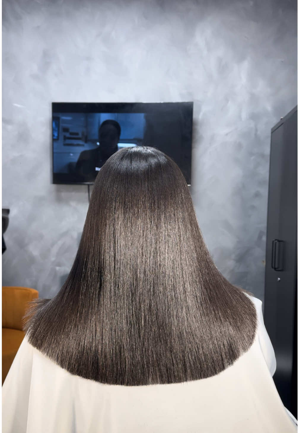 A post by @thekainoirexperience on TikTok caption: Scalp health is a huge component of maintaining healthy hair! Sometimes an imbalanced scalp can be responsible for why you may feel stagnant on your hair journey🌸 • • • #houston #houstonstylist   #htxstylist  #houstonhairstylist #houstonsilkpress #htxsilkpress #houstoncolorist #htxcolorist #houstonhairdye #houstoncolorspecialist #naturalhair #naturalhairinspo #hairinspo 