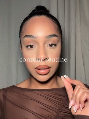 A post by @yanissasurtiktok on TikTok caption: SuperNudes = ma routine contour + lèvres avec @Charlotte Tilbury  #CharlotteTilburyPartner #ContourWand #LipCheat