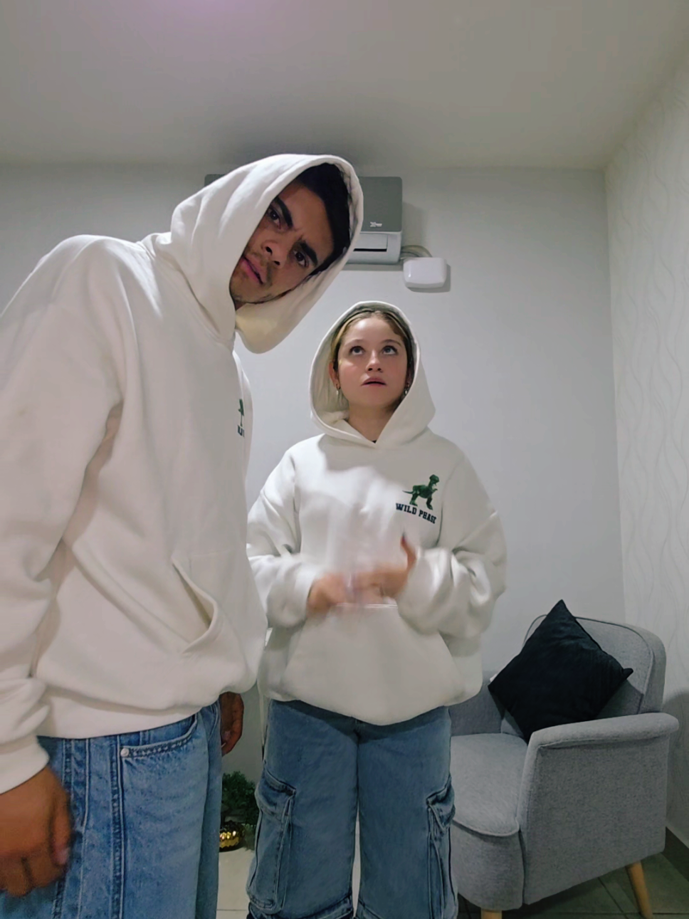 A post by @karolsevillaokay on TikTok caption: QUE NO Y YA! @@diegomonroym 