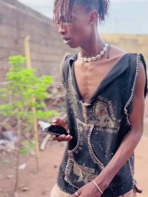 A post by @comedien_kalifa4 on TikTok caption: #@Comédie kalifa #@MANAGER BHM♻️ #@ZOU NI KALIFA 😃 