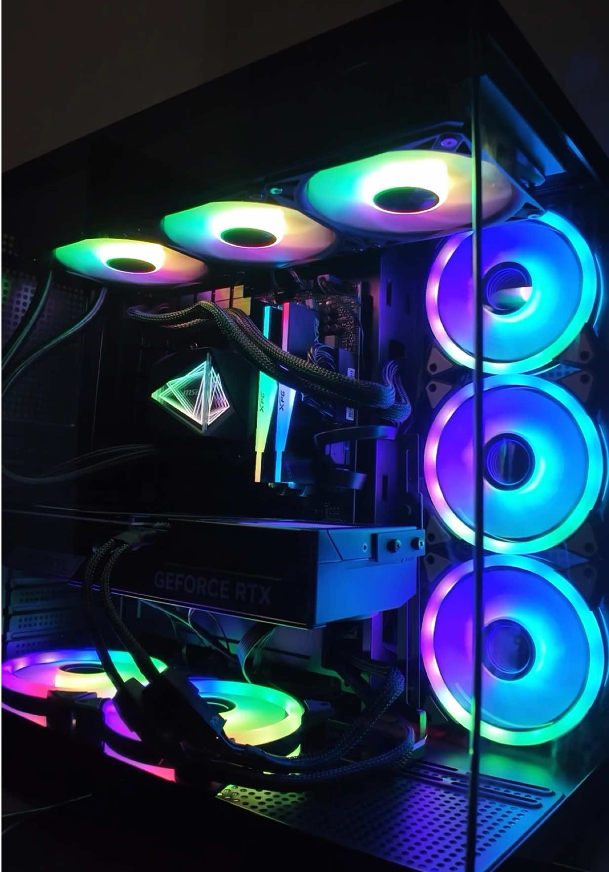 A post by @gabrielanerym on TikTok caption: Vamos montar um PC Gamer comigo?👾 #pcgamer #computador #computadorgamer #pc #montagempc 