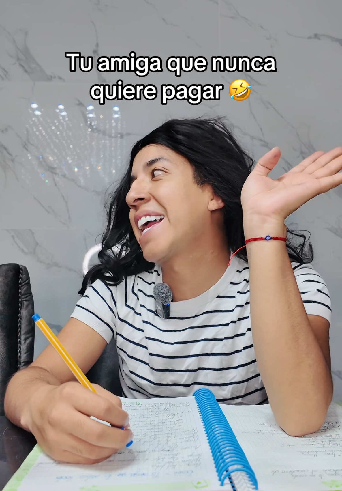 A post by @angelmonnroy on TikTok caption: Si piden prestado, siempre paguen 🥹🙏🏼✨ #comedia #escuela #tiposdeamigas
