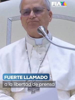 A post by @aztecanoticias on TikTok caption: Alrededor de 4 mil periodistas se reunieron con el papa #LeónXIV para la primera celebración pública. El mensaje fue claro y contundente: un fuerte llamado a la #libertad de prensa. El Pontífice pidió una comunicación de paz, capaz de tender puentes y recoger la voz de los más débiles. Carmen Álvarez nos cuenta en #Hechos con Javier Alatorre #AztecaNoticias #TikTokInforma