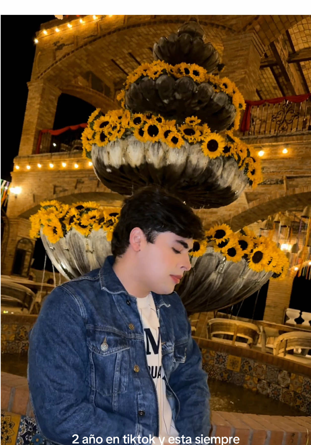 A post by @elmaxitolives on TikTok caption: Flores amarillas 🌼