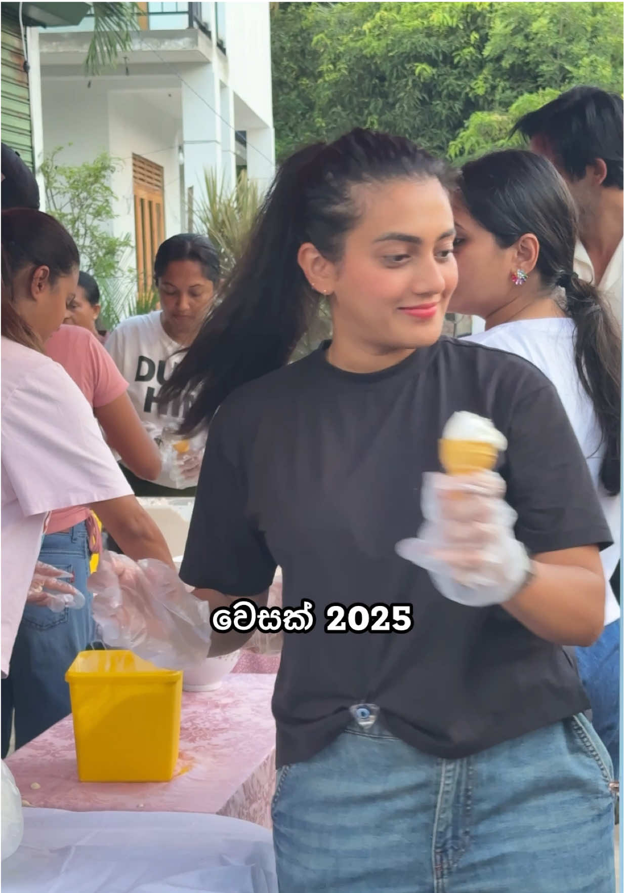 A post by @shanudrie007 on TikTok caption: ඊයෙ වැන්ද දන්සල් comment කරන් යන්න බලන්න🙈 #dansal #vesakday #2025 #fyp #icecream 