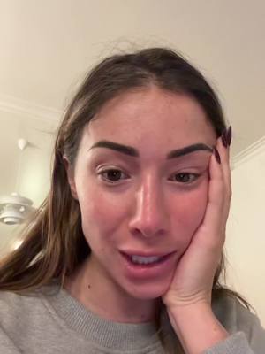 A post by @isabeau.delatour on TikTok caption: Vous préférez quoi????? Rdv 18h omg jsuis folle 😭😭😭😭😭😍😍😍😍 #pourtoi 
