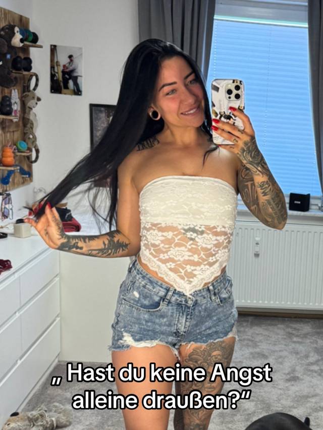 A post by @belladollgym on TikTok caption: Remus ist doch immer dabei 🤓