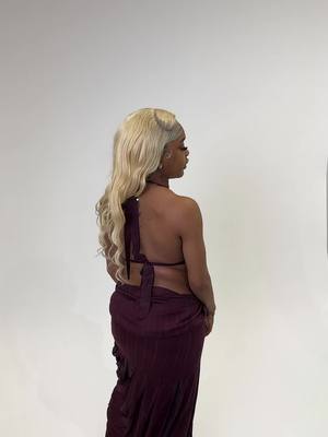 A post by @vaanesou on TikTok caption: Ma tenue @Nani signature comme dab !@Denden 🦋 sort le son ! Ma perruque vien de chez @Mari Mbaye🦋❤️ #pourtoii 