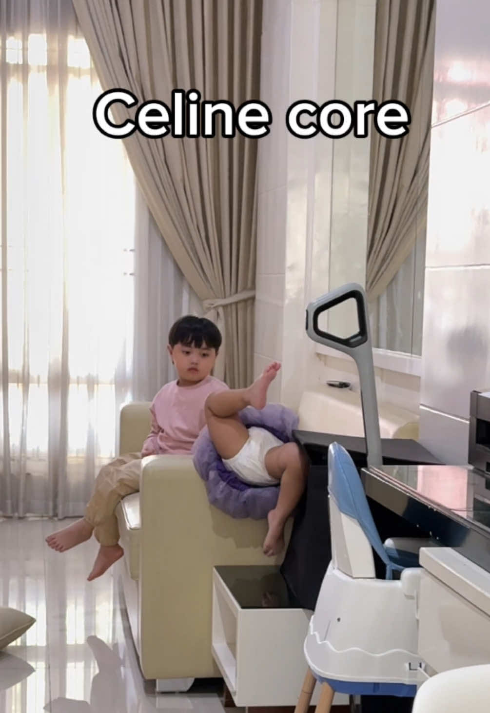 A post by @michaelrendyw on TikTok caption: Kamu jelmaan siapa to nak 🥴