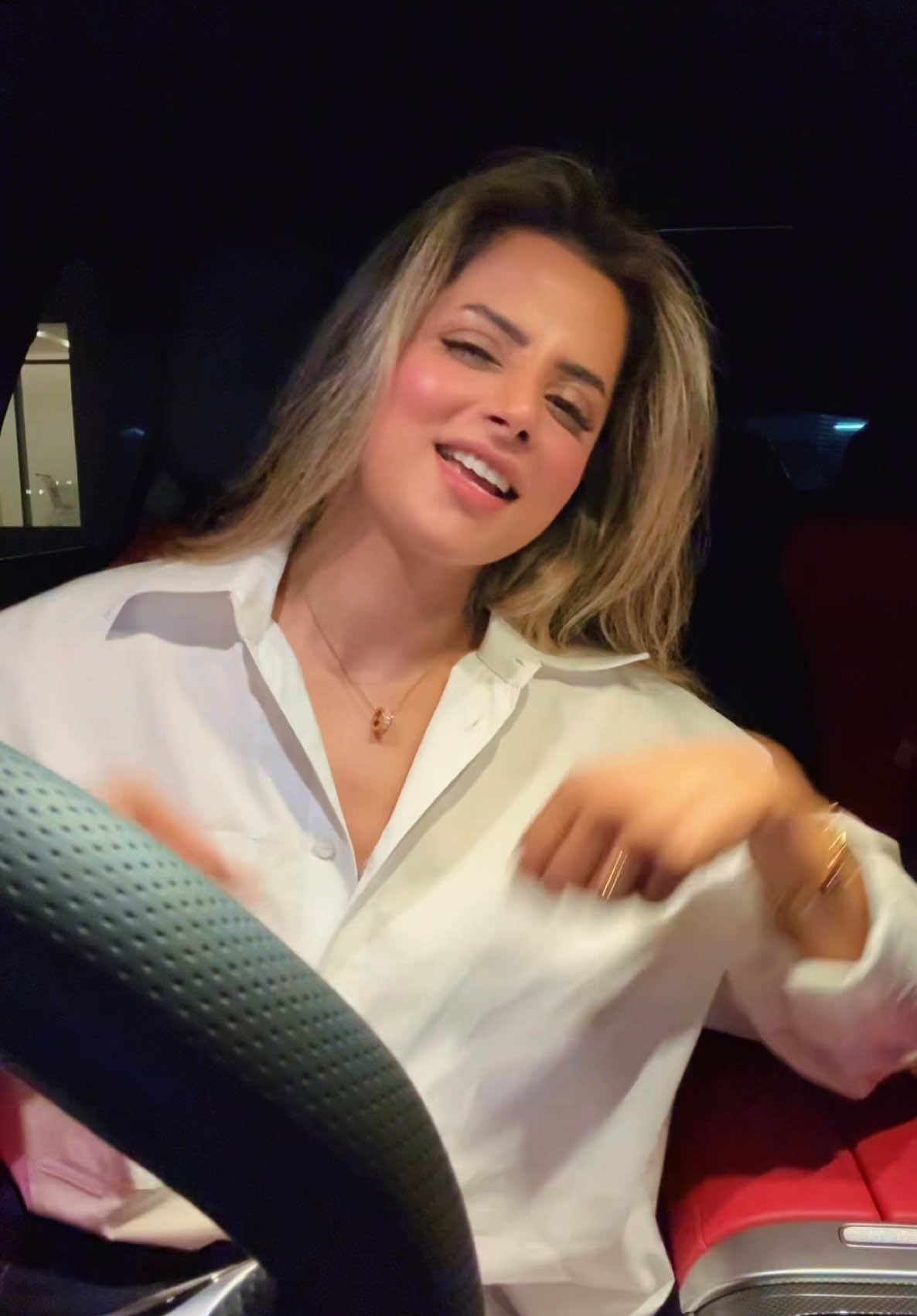 A post by @sabeenahashme on TikTok caption: تصوير الحرب 📸 #sabeenahashme #fypシ゚viral #عربي #تصوير #fypシ #foryou #explore 