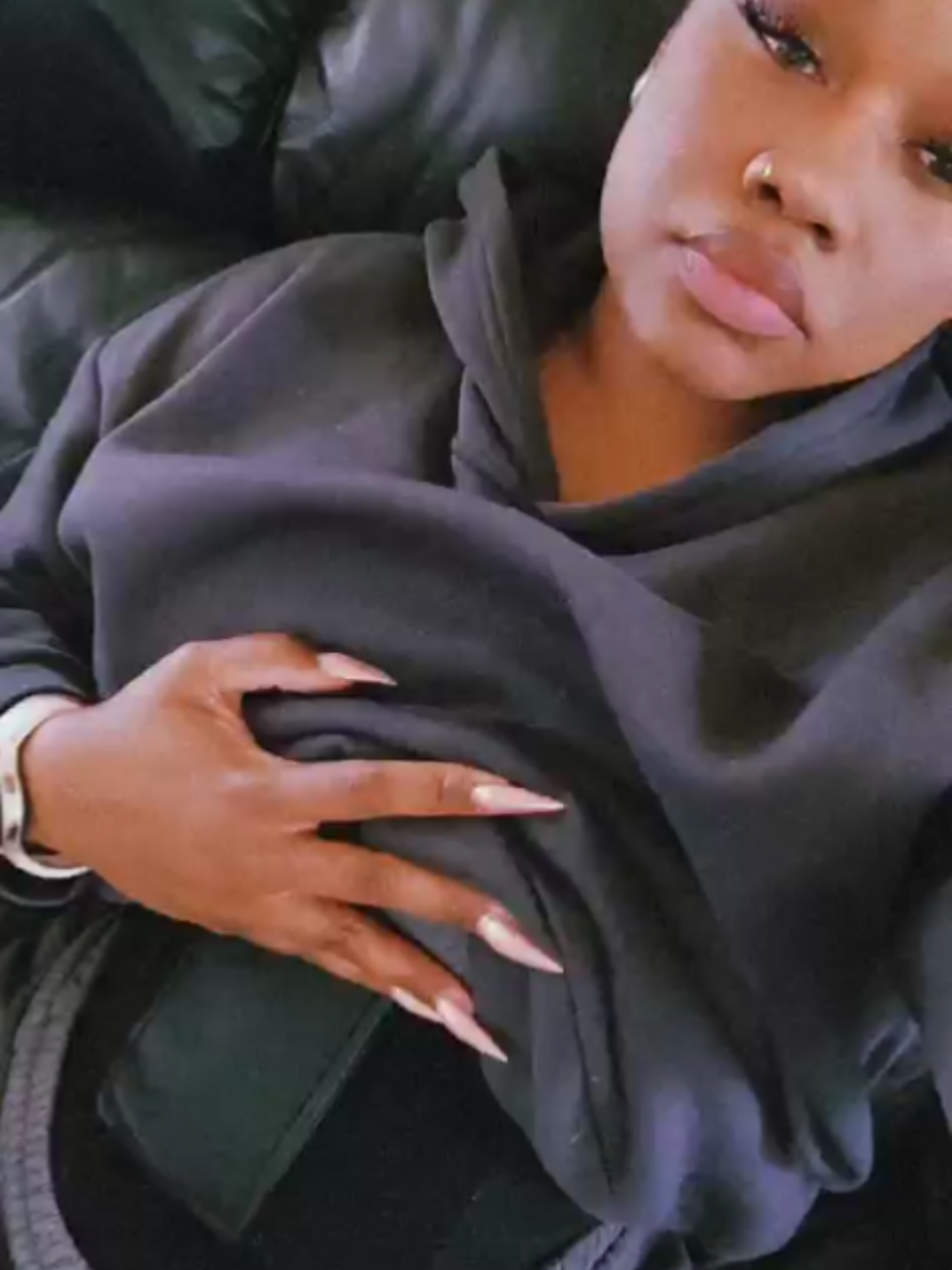 A post by @_iamnewnew_ on TikTok caption: Is this real!?? I seen a girl make $3,000 in 30 minutes so let's seeeee! I need MULTIPLE vacations ✨️🌸 #payoffdebttrend #payoffdebt #creatorsearchinsights #paypig #paypigswelcomed #paypigs #fyp 