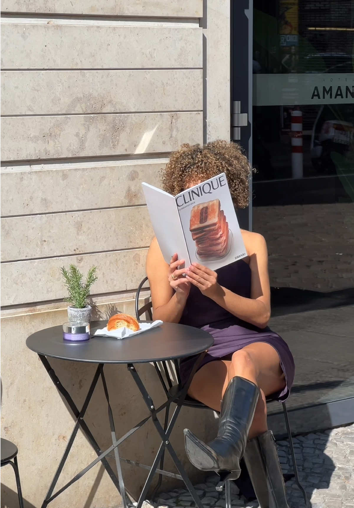 A post by @melissazerhau on TikTok caption: Anzeige | find me running in the city @Clinique @Zalando #clinique #zalandostyle #zalandobeauty