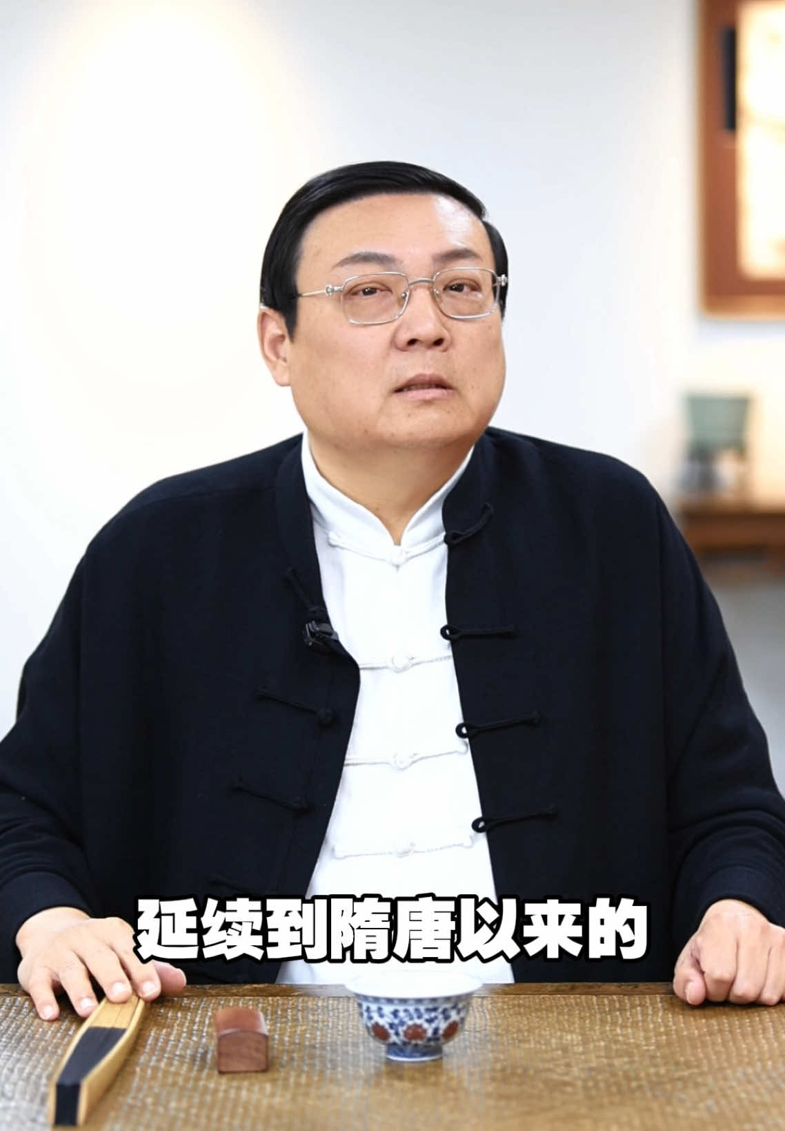 A post by @liangshow on TikTok caption: 老梁：黄巢最近怎么火了