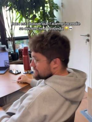 A post by @monkeydinox on TikTok caption: y’a le feu à webedia ?! 💀 #inox #Inoxtag #webedia 