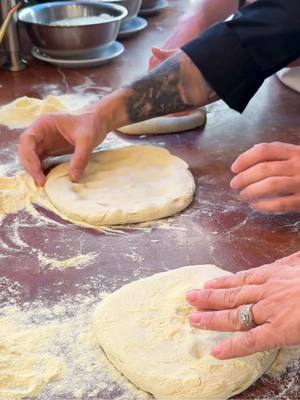 A post by @joshandmomma on TikTok caption: Hands in dough and hearts full — What a day in Paris! 🇫🇷 We had the incredible chance to step into the kitchen with the one and only @PeppePizza , who showed us all his pizza-making secrets 🍕✨From stretching dough like a pro to flouring just right — this workshop was a slice of heaven! Grazie Peppe for this unforgettable moment 🙏🏼❤️ 📍Peppe Etienne Marcel   . Les mains dans la pâte et le cœur rempli — quelle journée à Paris ! 🇫🇷 On a eu la chance incroyable de passer derrière les fourneaux avec le grand @peppeofficial, qui nous a dévoilé tous ses secrets de pizza 🍕✨ Du geste parfait pour étirer la pâte jusqu’à la bonne dose de farine - ce workshop était un vrai moment de bonheur !Grazie Peppe pour cet instant inoubliable 🙏🏼❤️ 📍Peppe Etienne Marcel 