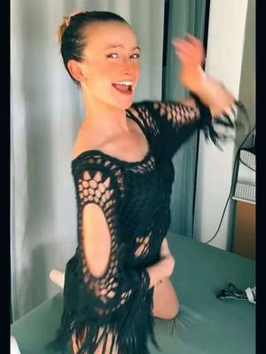 A post by @lena_like on TikTok caption: 🌟 Jeder Mensch ist seines Glückes Schmied! Aber wusstest du, dass eine positive Einstellung der Schlüssel zu einem erfüllten Leben ist? 🤔💪  Mit einer optimistischen Sichtweise kannst du nicht nur deine Ziele erreichen, sondern auch dein Glück steigern! Lass dich nicht von negativen Gedanken aufhalten. Bleib dir selbst treu und strahle dein Licht aus! ✨  Wie gehst du mit negativen Gedanken um? Teile deine Tipps in den Kommentaren! 👇❤️  #positivesdenken #glücksmomente #selbstliebe #lifestyle 