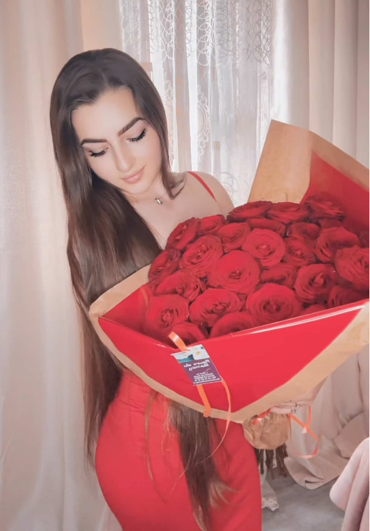 A post by @valentina_rs_____ on TikTok caption: #🌹❤️🌹 #fypviral #fouryou 