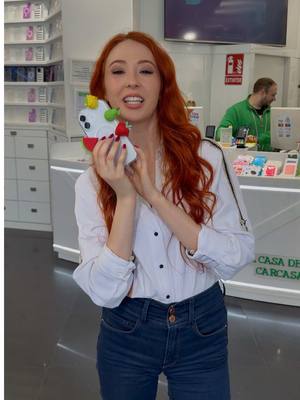 A post by @erolajons on TikTok caption: Hoy estoy disfrutona 🍍🍓🍌🍋 @lacasadelascarcasas *publi