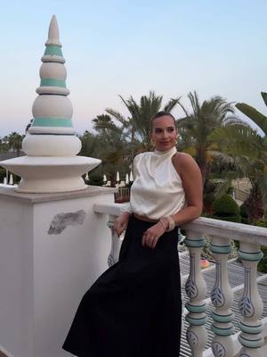 A post by @dorinicii on TikTok caption: Vera 🤍 #summervibes #vera25 #flladiveres #vibes 