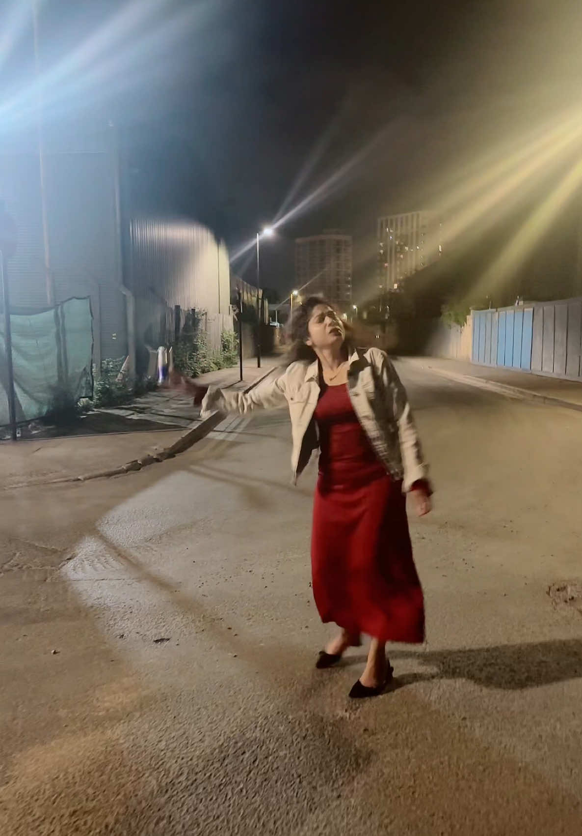 A post by @renaahmed_29 on TikTok caption: Na ra na ra na😅#renaahmad #foryou #foryoupage #viralvideo #followme #unfreezemyacount #london🇬🇧 #bdtiktokofficial🇧🇩 