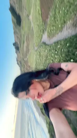 A post by @nadiazuniga on TikTok caption: My iphone was at 1%  battery 