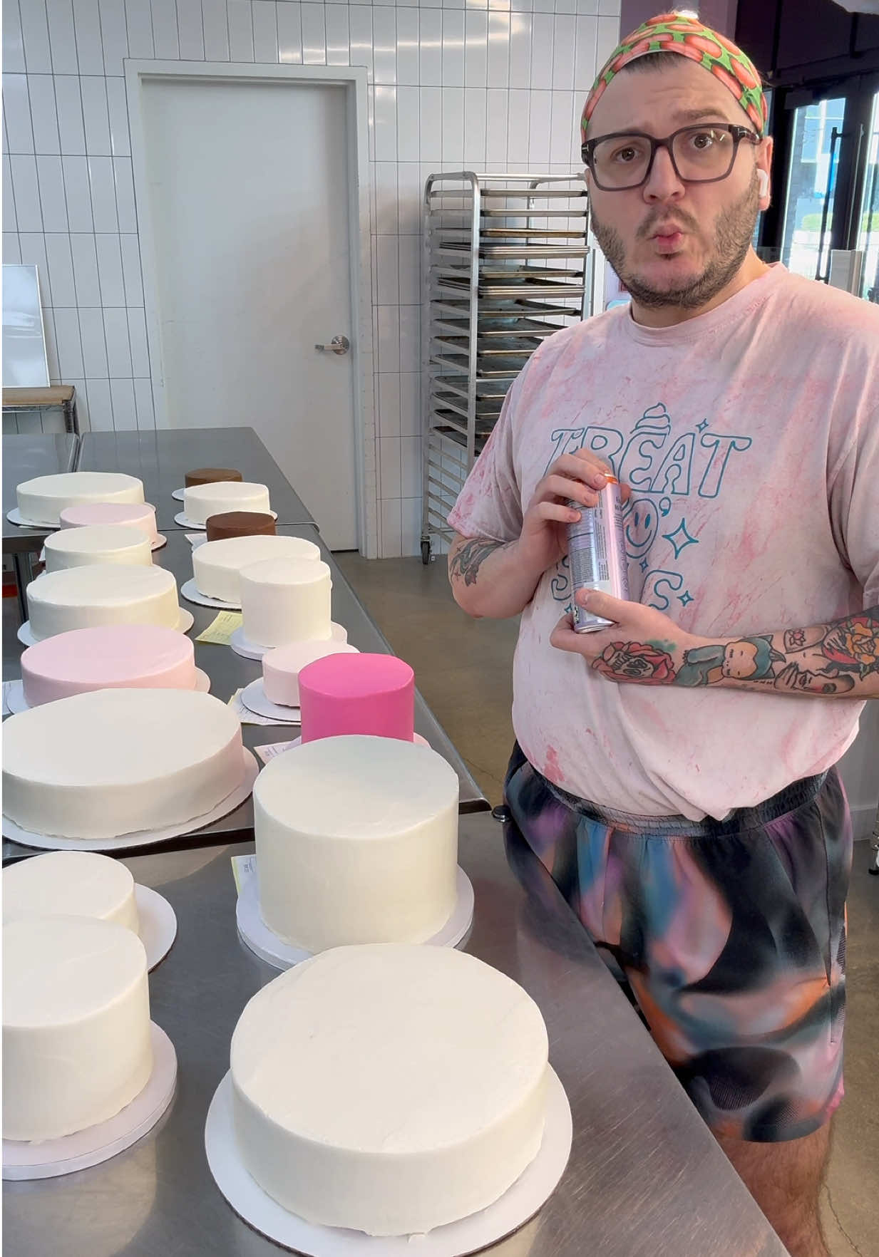 A post by @trashyqweenz on TikTok caption: Whoever took all these cake orders is getting a write up ✍️ #cakesfordays #buttercreamcakes #BloomPartner @Bloom Nutrition 