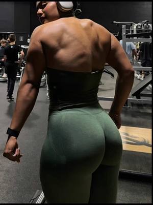 A post by @tamaraaarevalo on TikTok caption: IM JUST A GIRLLLL <\3  I need tips on flexing my back haha #backgains #backday #back 