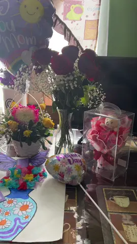 A post by @melissaaleman942 on TikTok caption: Gracias a todas aquellas personitas que se tomaron su tiempo para darme un presente el día de las madres🥰😍