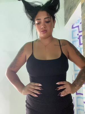A post by @andreinasacaria on TikTok caption: Por favor #greenscreen #parati #venezuela🇻🇪 