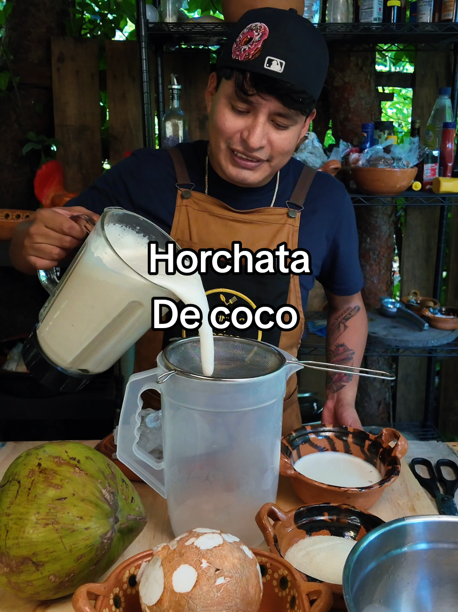 A post by @cocineroenproceso on TikTok caption: ¡Horchata Casera de Coco! #yosoycocinero #recetas #recetasmexicanas #horchata #horchatadecoco 