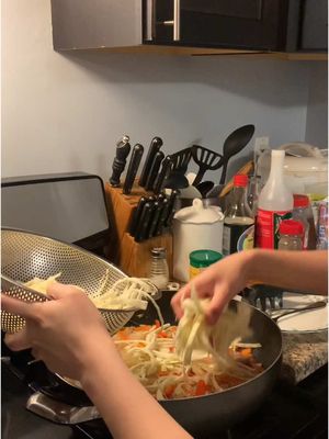 A post by @hallelfonee_orque on TikTok caption: Magluto tayo ng ating pinoy favorite Pancit!! 🍽️🇵🇭 
