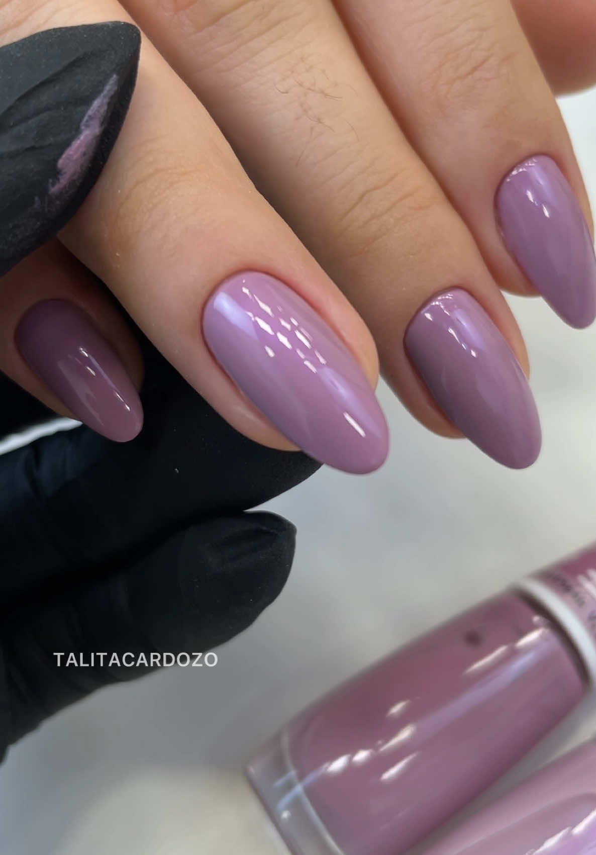 A post by @talitacardozo on TikTok caption: Aprenda fazer unhas comigo, link na Bio 🩷.