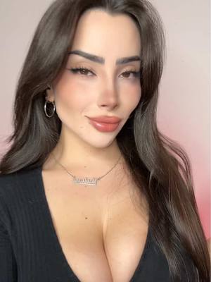 A post by @vaimonroe on TikTok caption: hola 