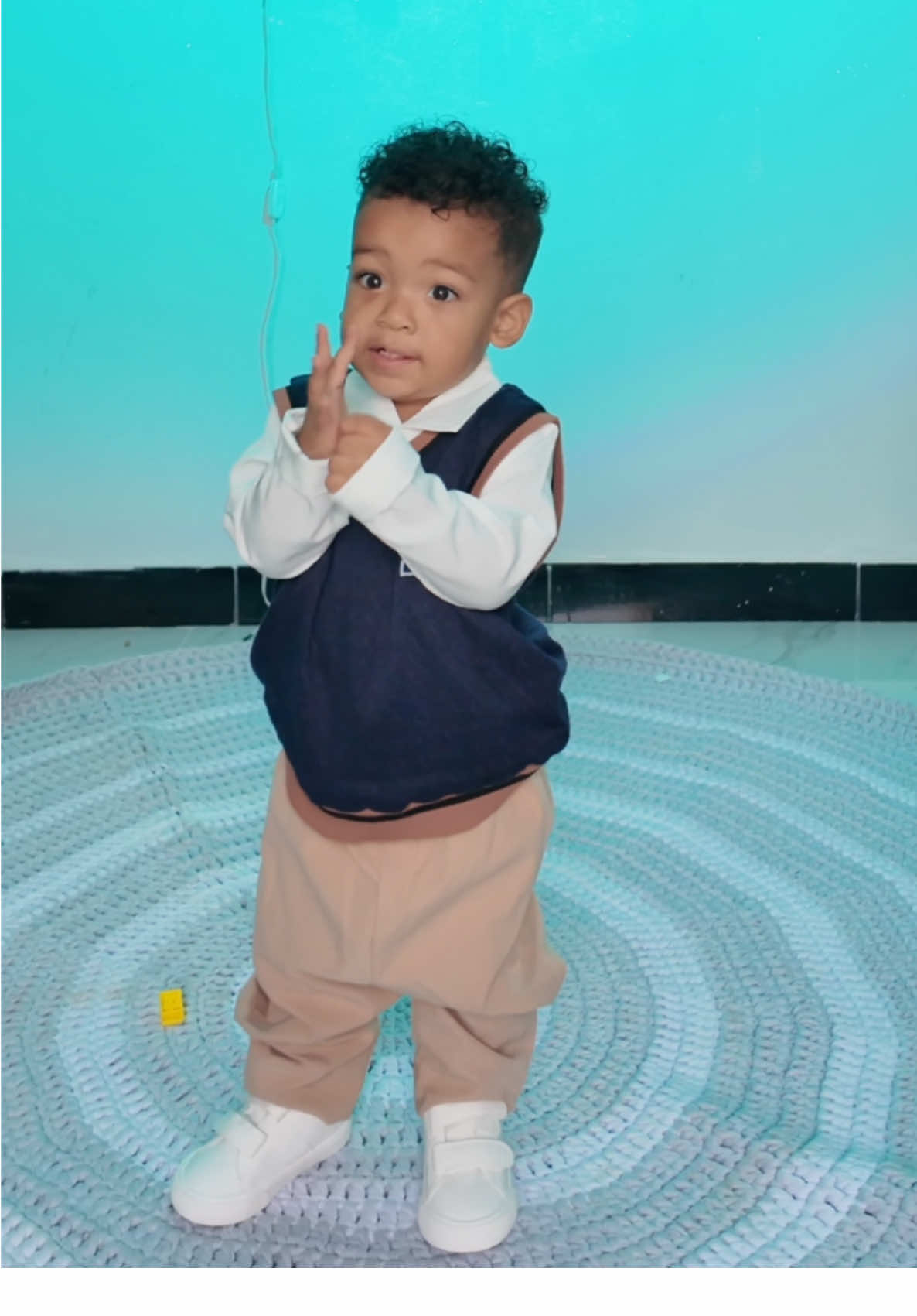 A post by @deibyruiz on TikTok caption: El Lahiam quedó muy feliz 🥰✨ Busca y sigue tu tienda favorita en SHEIN   @SHEIN  #SHEINtrends #SHEINKIDS #ad #SHEINforAll #savinstyle #loveshein