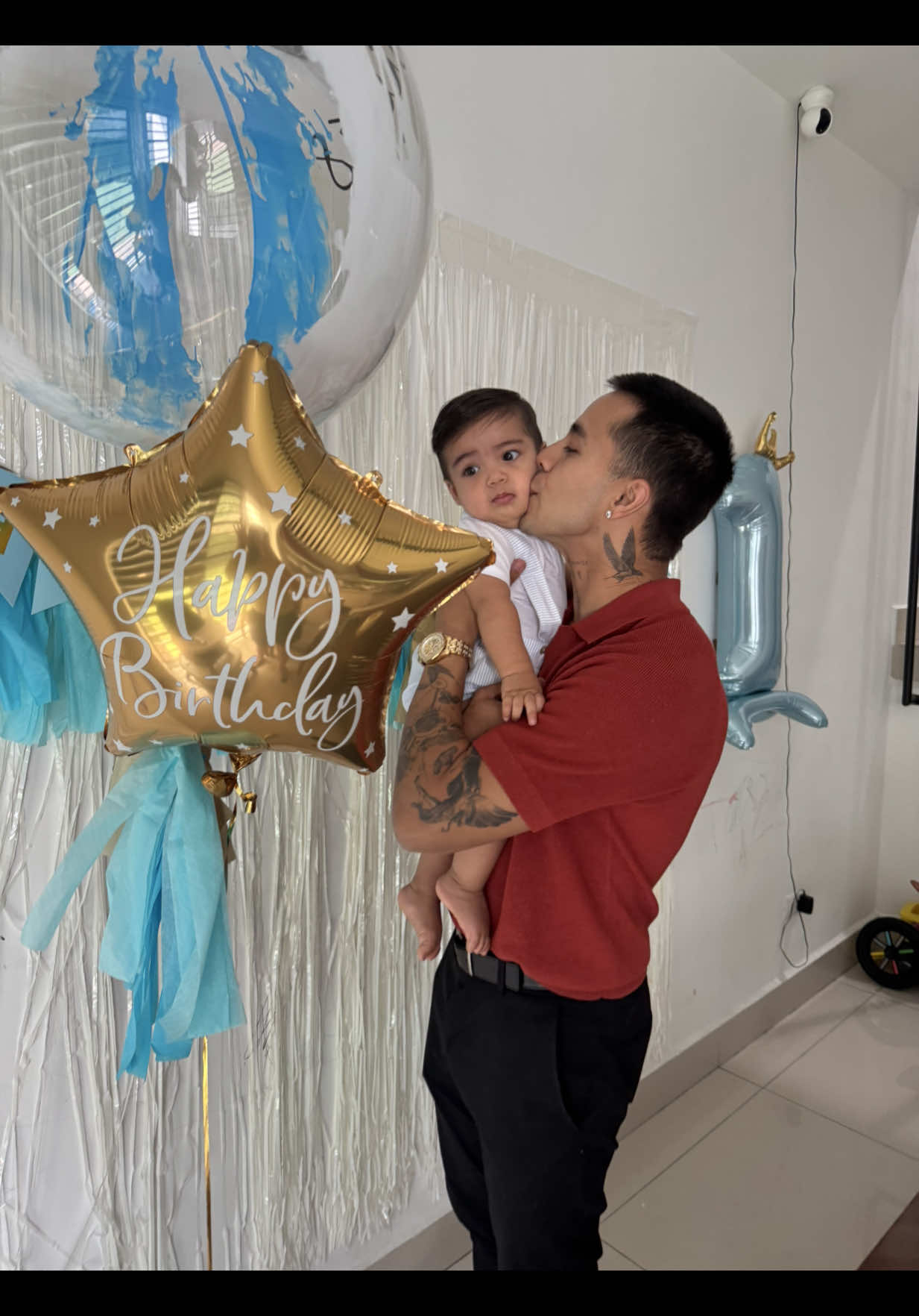 A post by @javetasenelarco on TikTok caption: Feliz primer cumpleaños a mi bebito 🥺🎉🎂
