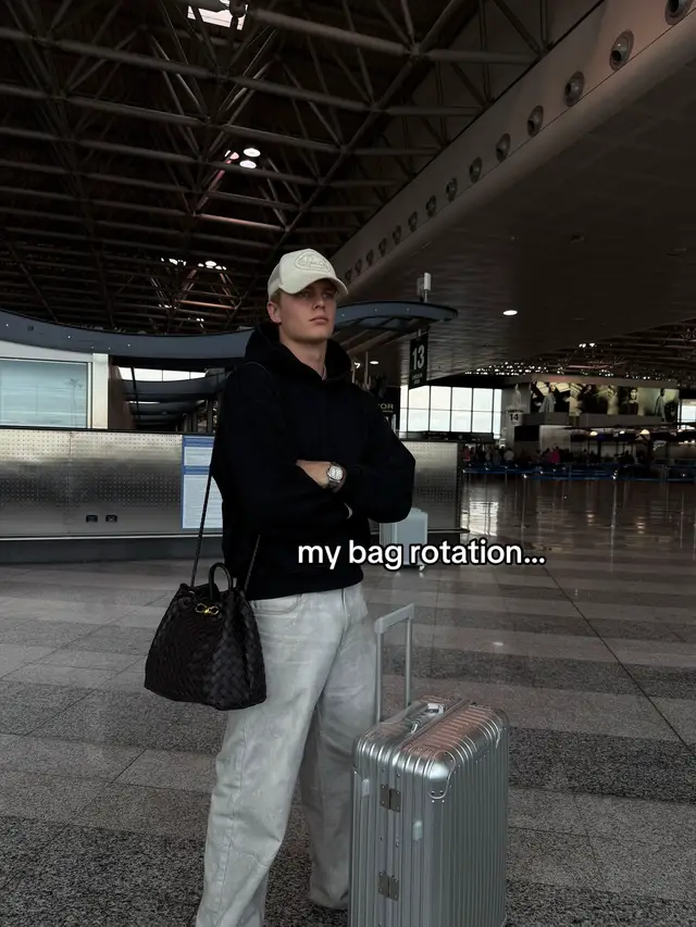 A post by @julianelmenhorst on TikTok caption: normalizing bags on men #handbagscollection 