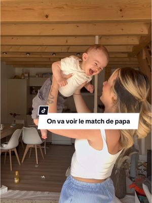 A post by @miiss_elina on TikTok caption: Un bébé qui gère mieux le foot que certains pro 🤪 lG: miss.eliina_ #bebes #foot #papa #fils #paternity #fyp 