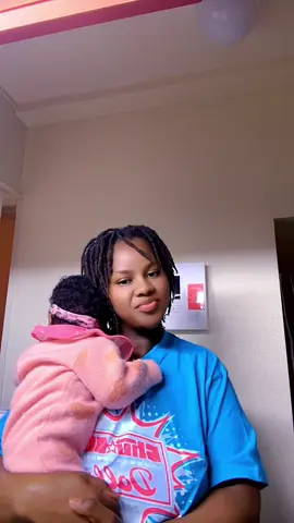 A post by @reinecoulibaly15 on TikTok caption: #ゴールドコースト #tiktokguineenne224🇬🇳🇬🇳✌️🥰❤️ #224🇬🇳🇬🇳guineeprtoi #creaorsearchinsights #maman2025 #pourtoi #foryou #viral 