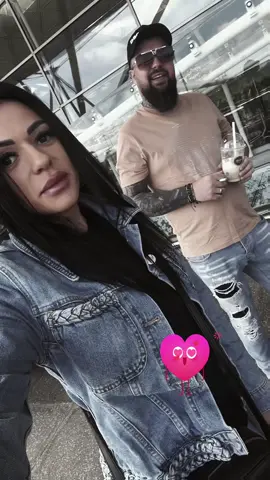 A post by @madyy_95 on TikTok caption: #CapCut #foryoupage❤️❤️❤️foryou💞💞💜 #5pasiunidebine👑💙🔝 #fypage #stiu_ca_nu_o_sa__ajunga_pe_foryou #foryou #fyp #suntinspam🤦‍♂️ #familytime #leodelakuweit @Ionut Nedelcu 