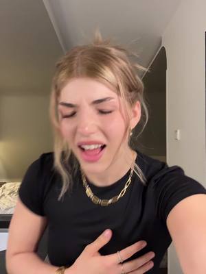 A post by @xfiibii on TikTok caption: 😩