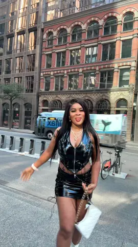A post by @priscigel on TikTok caption: #foryou🇨🇦🇨🇦🇨🇦 #fyp 
