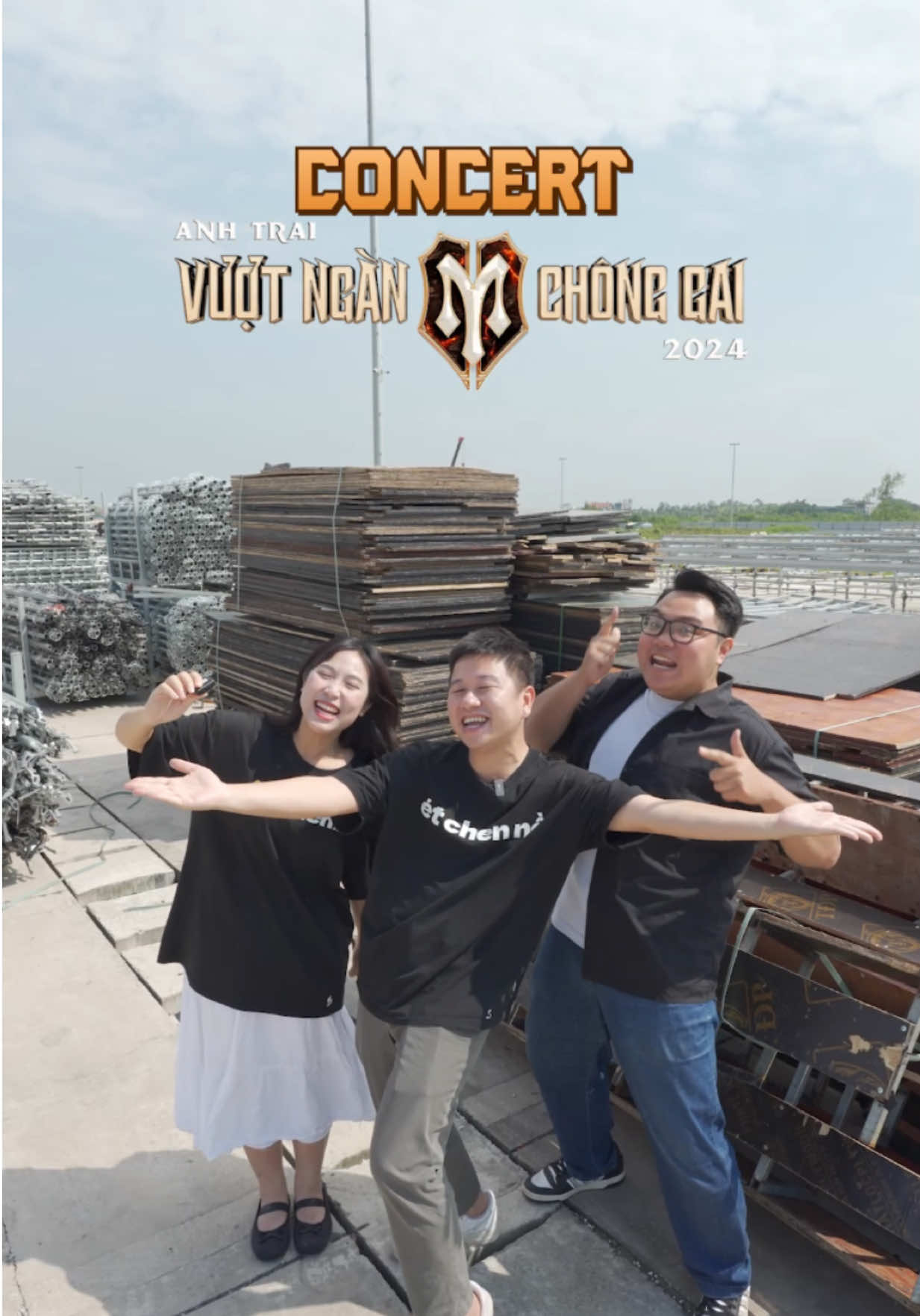 A post by @schannelvn on TikTok caption: Lễ khởi công sân khấu concert Anh Trai Vượt Ngàn Chông Gai Day 5 & Day 6!! Hẹn gặp các Gai con tại miền Bắc tháng 6 này!! #schannel #LearnOnTikTok #concertATVNCG 