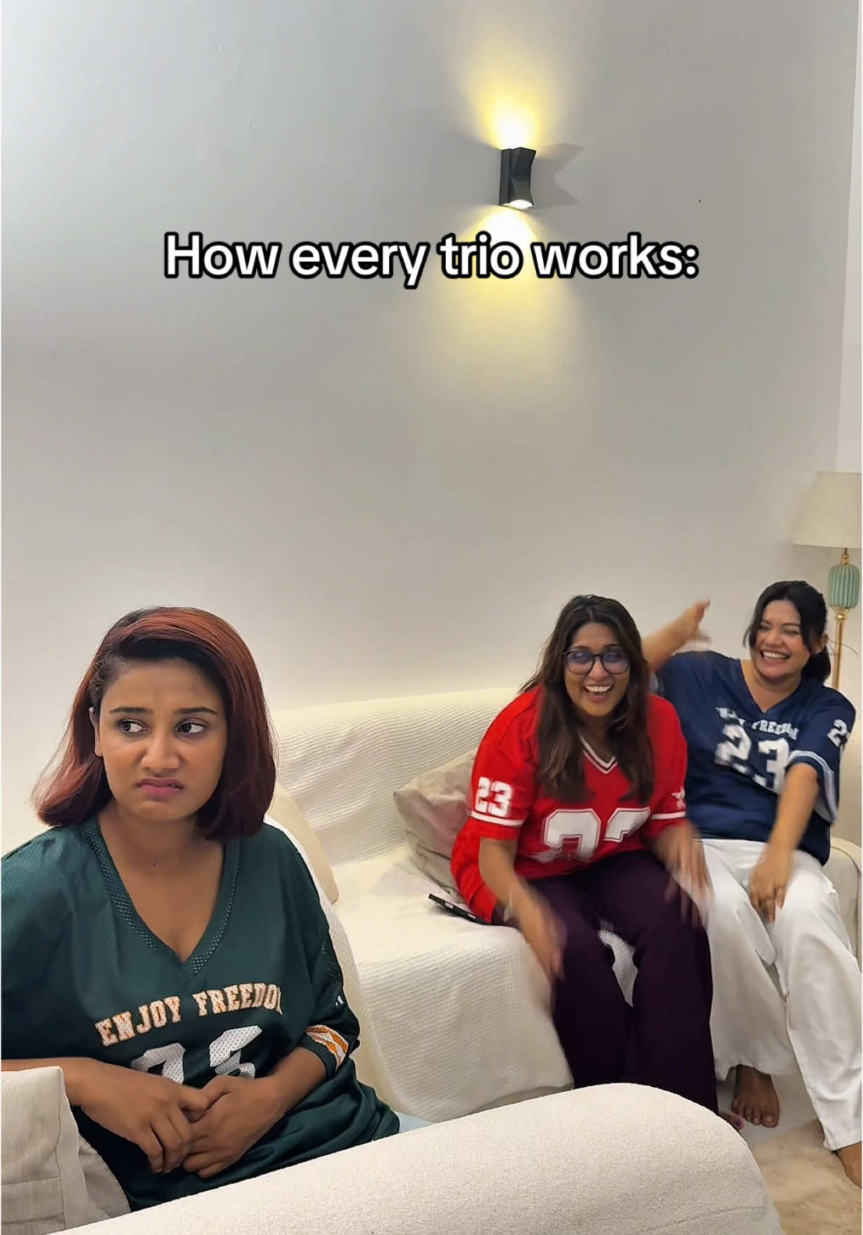 A post by @lochanajayakodi on TikTok caption: Set එකේ කොන් වෙන යාලුවව tag කරන්න...😃@Chethana Ketagoda (CK) @Harshanee Yudagana 