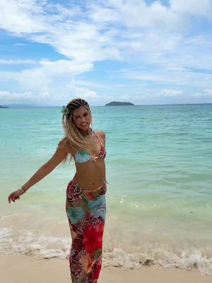A post by @mrsbrunetzoe on TikTok caption: La Thaïlande c’est vraiment irréel 🤩 