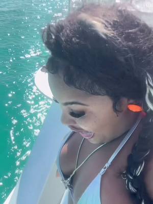A post by @zoesqoq on TikTok caption: just testing the waters #lashextensions #beautyhacks #makeuptutorial #lashes #viral #fypシ 