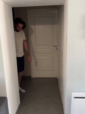 A post by @jeremlaura_ on TikTok caption: Je préfère rester 1 semaine dans l’armoire plutôt que subir !!🤣🤣