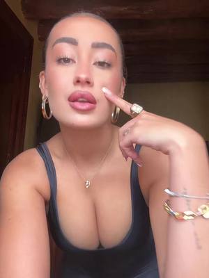 A post by @ on TikTok caption: No se ve tan bellaka ;)
