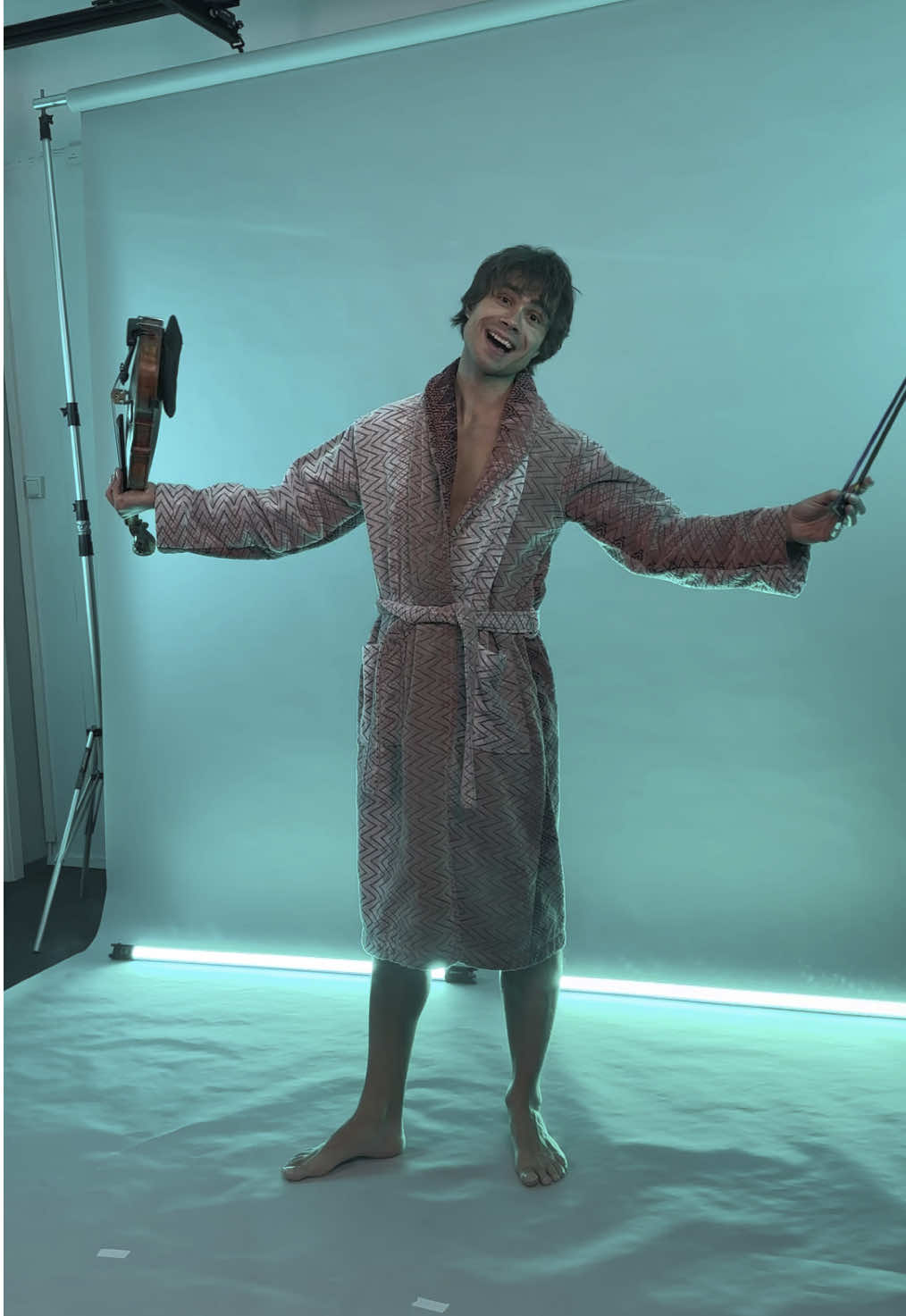 A post by @alexrybakofficial on TikTok caption: Ok I’m hooked 🤓 #barabadabastu #eurovision #violin #violincover #alexanderrybak #fairytale 